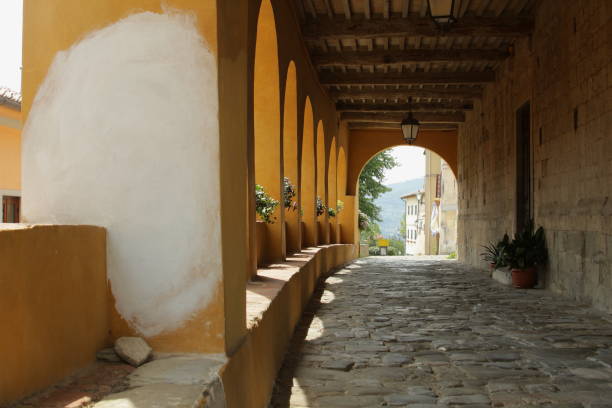 Il borgo di Serravalle Pistoiese tra il verde